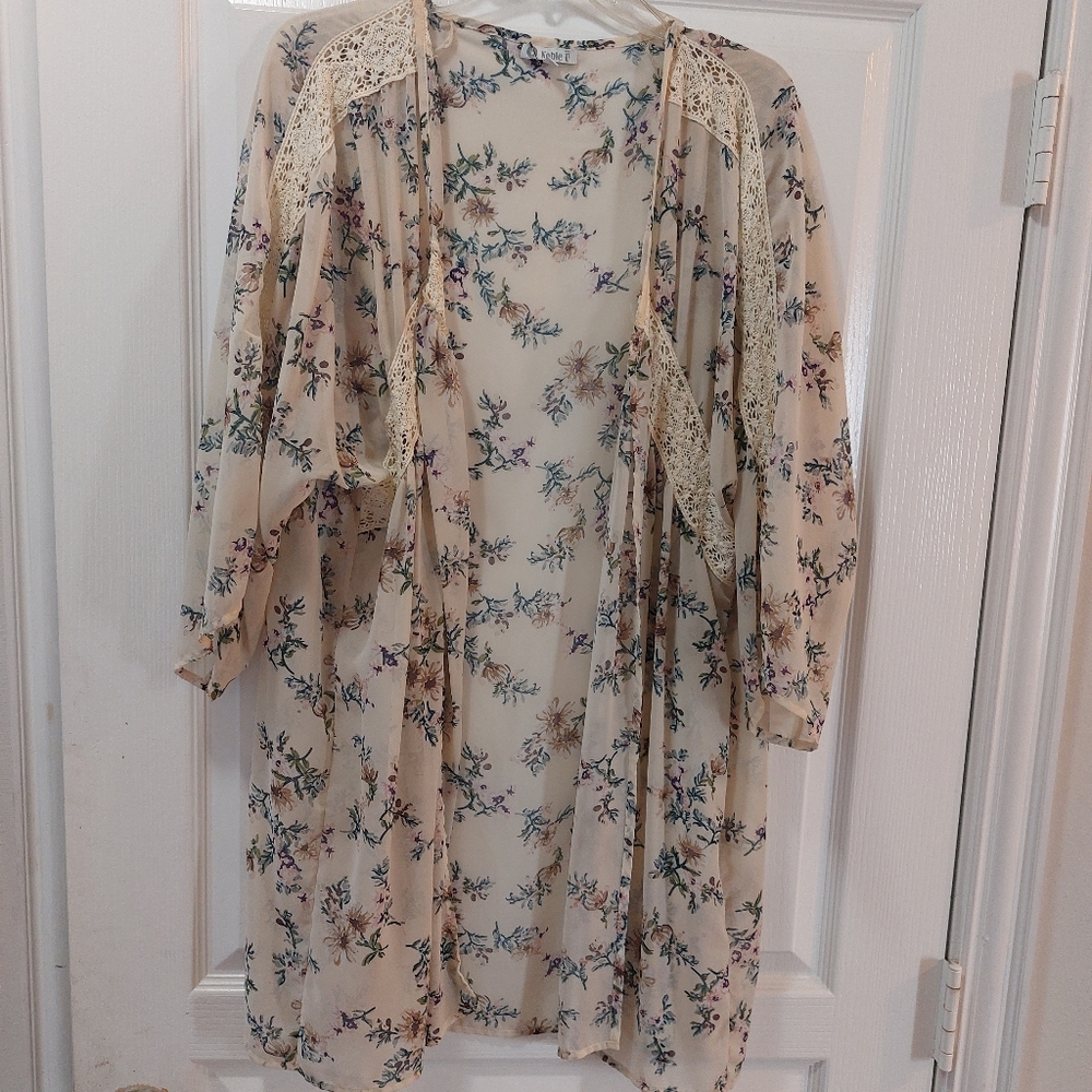 Noble U Woman's Floral Kimono